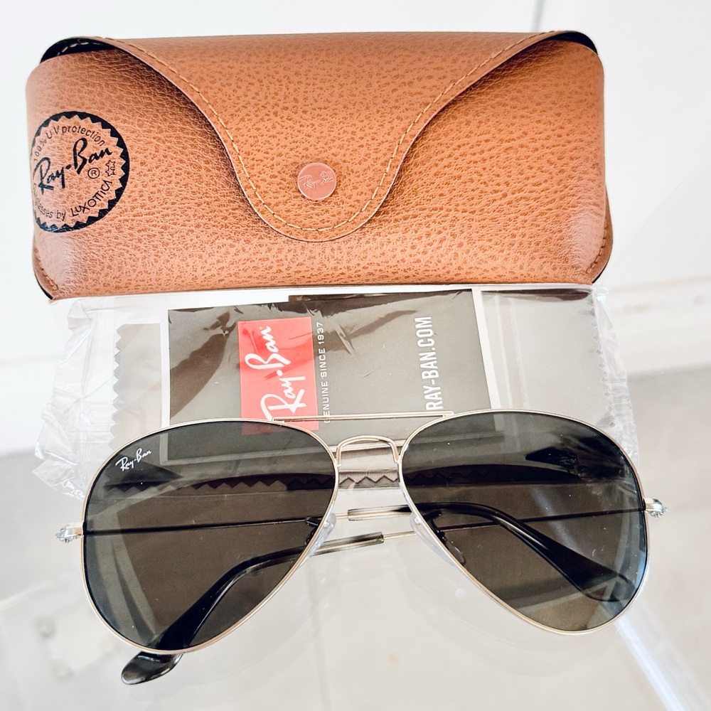 Ray-Ban Aviator Large Silver Sunglasses w/ Case excellent condition Men/Women